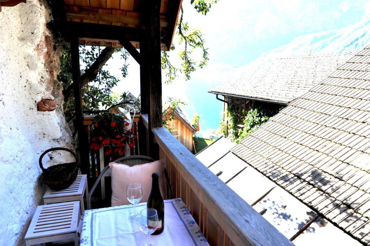 Haus Am Hof - 15Th Century House At The Lake, Near The Marketplace, With A Balcony Χάλστατ Εξωτερικό φωτογραφία